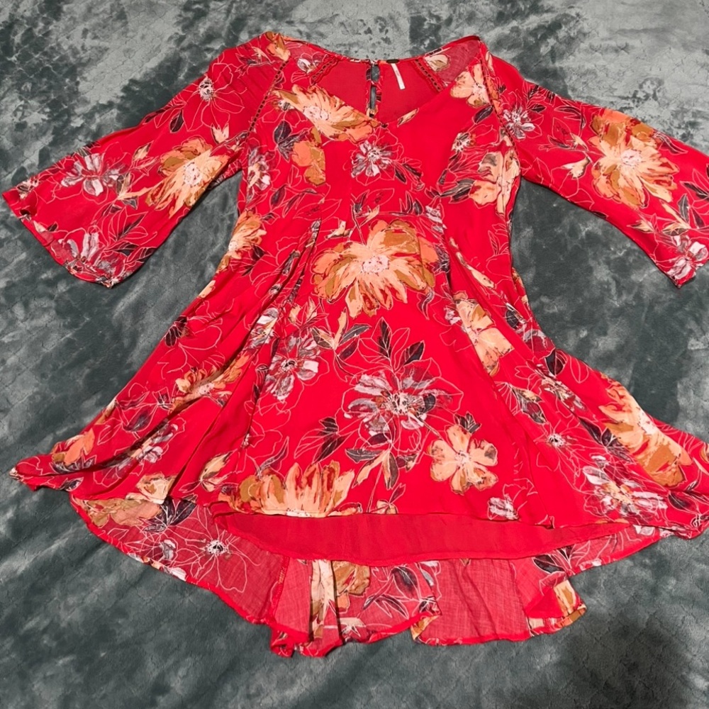 Free People Red Floral Lace Trim High Low V-Neck Bell Sleeve Mini Dress Size 4